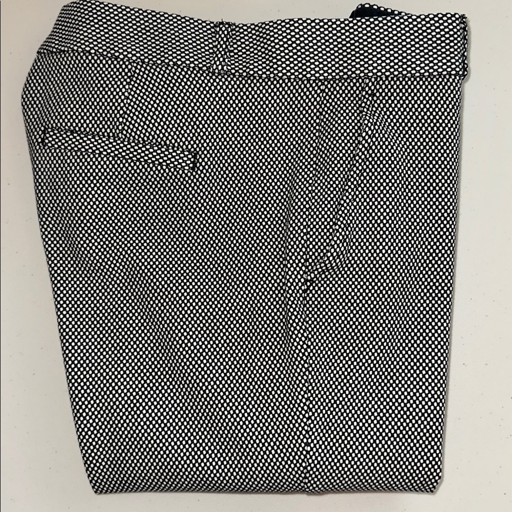 Banana Republic Women’s Black and White Textured Capris Size 4. - Picture 12 of 12